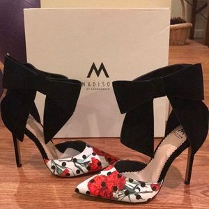 Heels with a ankle bow strap